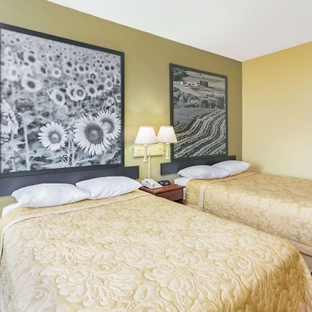 Hotel Super 8 By Wyndham Osage Extérieur photo