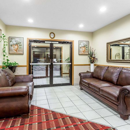 Hotel Super 8 By Wyndham Osage Extérieur photo