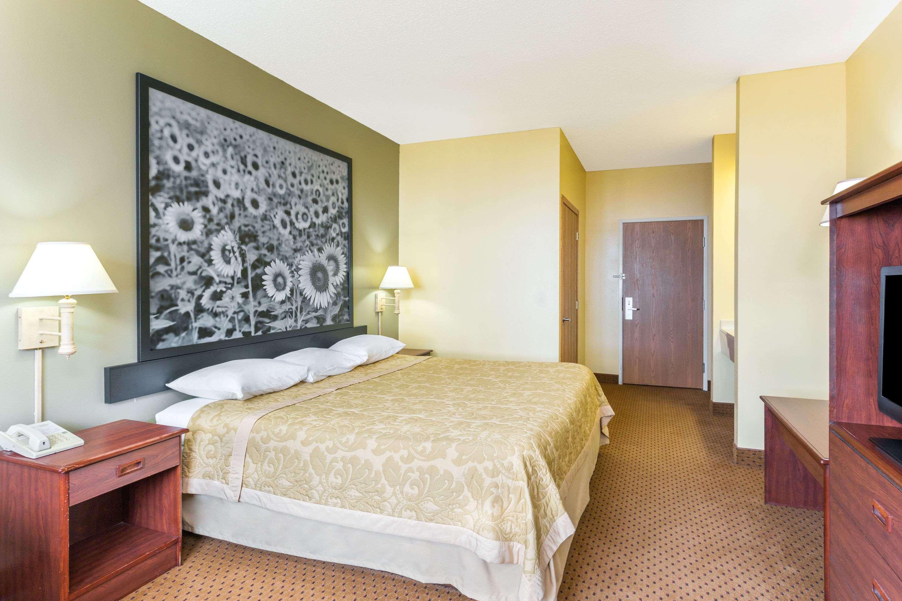 Hotel Super 8 By Wyndham Osage Extérieur photo