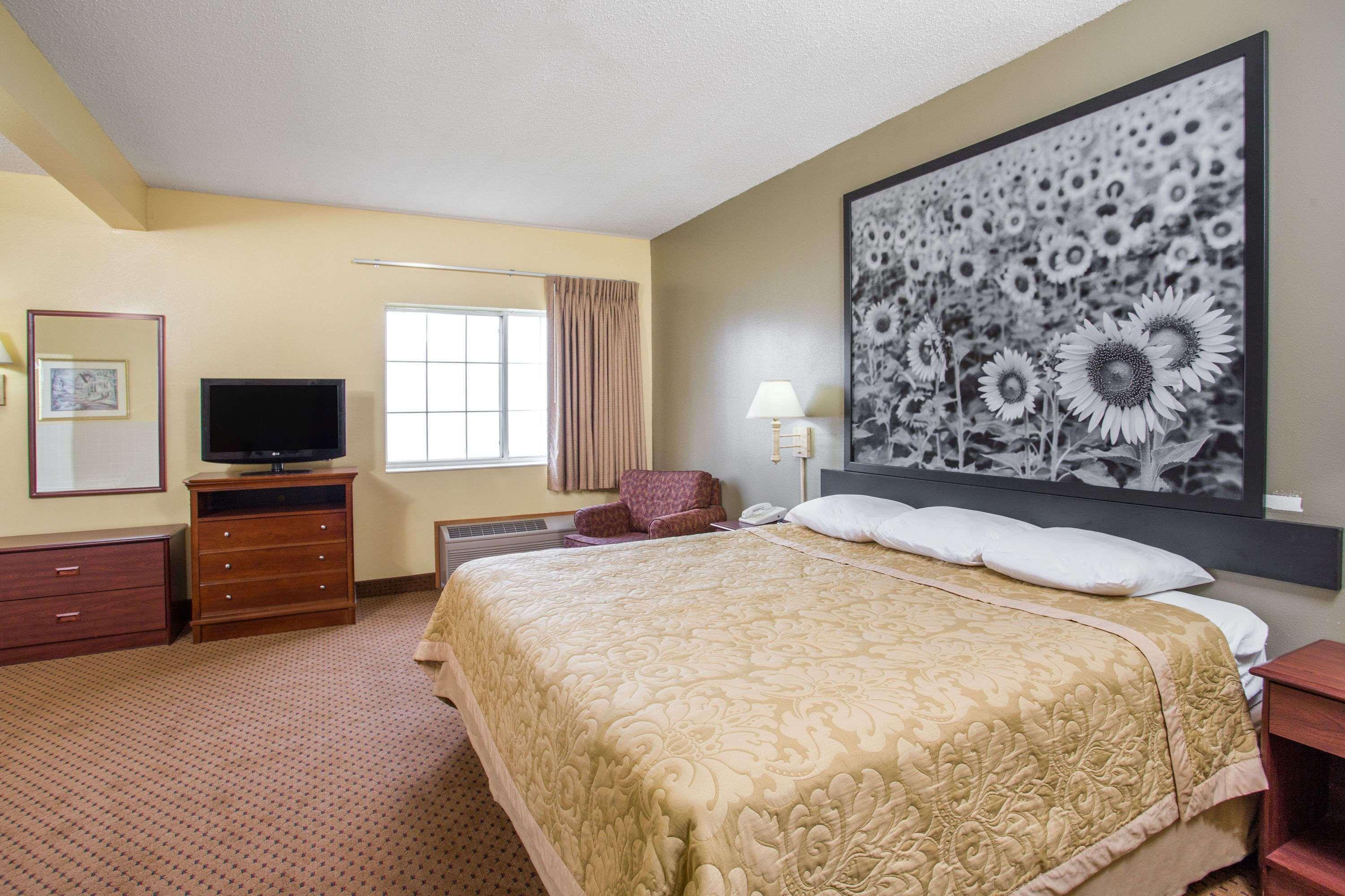 Hotel Super 8 By Wyndham Osage Extérieur photo