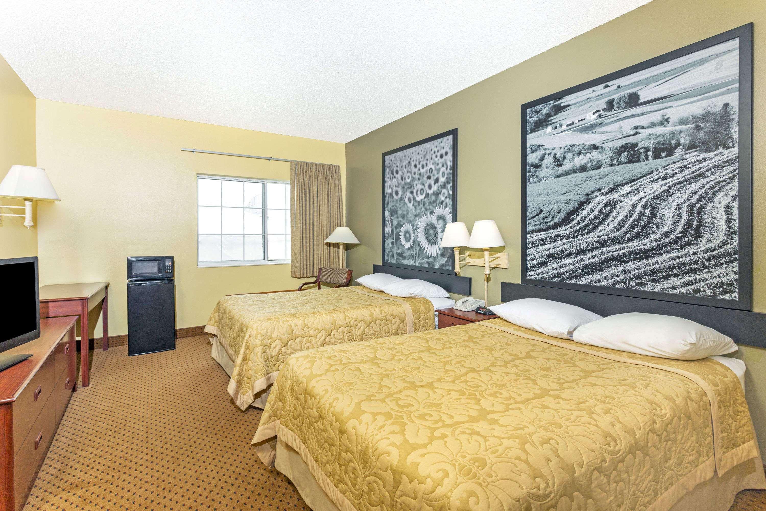 Hotel Super 8 By Wyndham Osage Extérieur photo