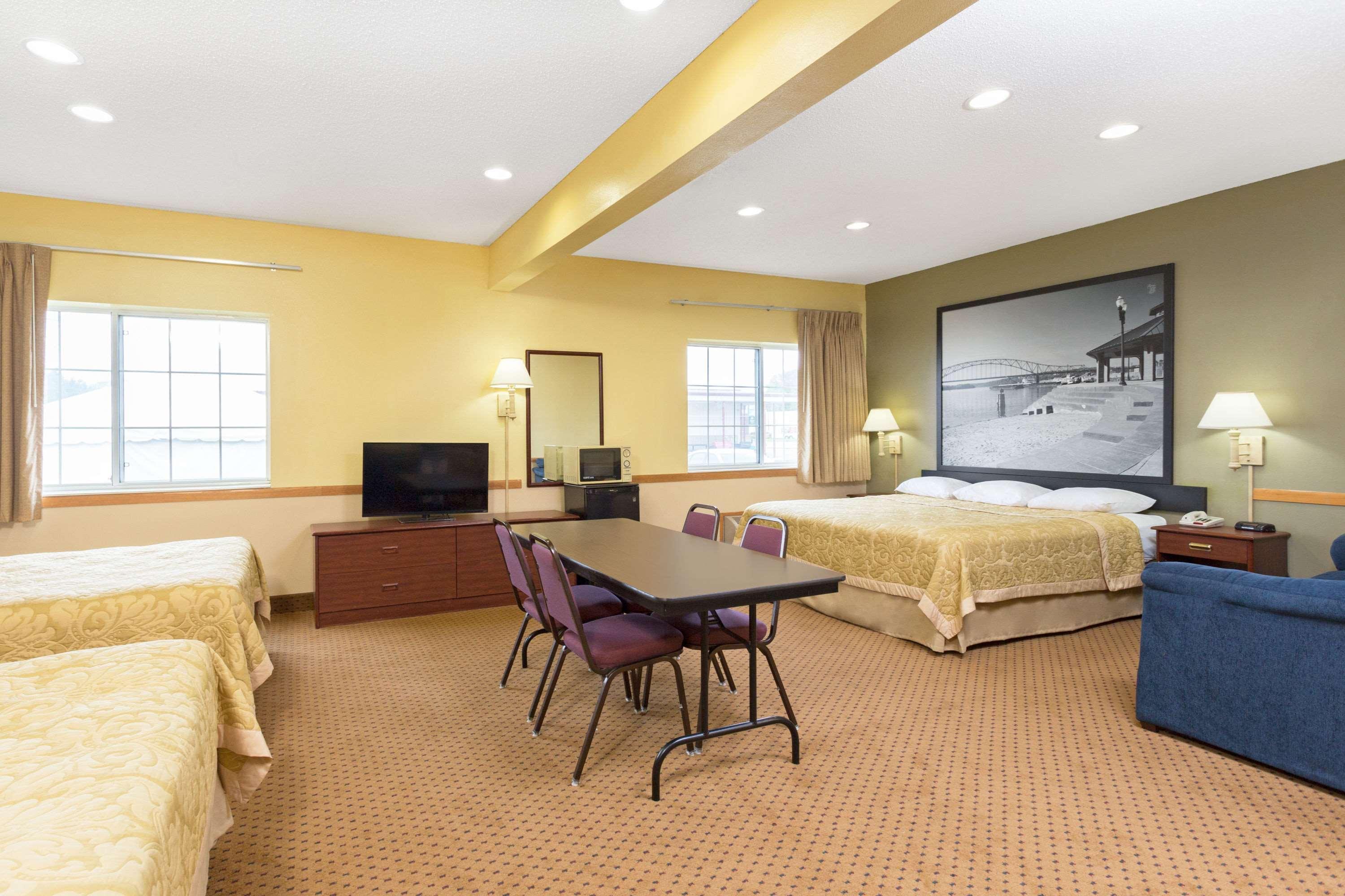 Hotel Super 8 By Wyndham Osage Extérieur photo