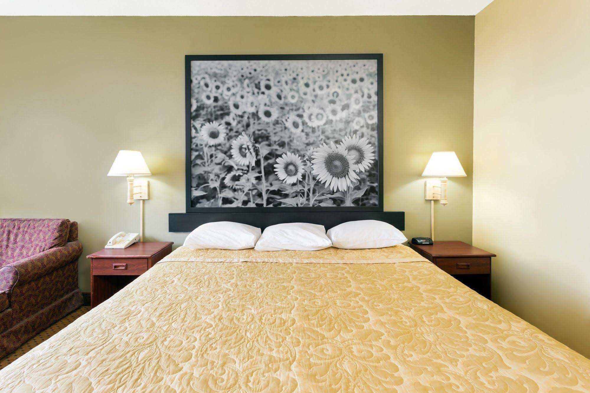 Hotel Super 8 By Wyndham Osage Extérieur photo